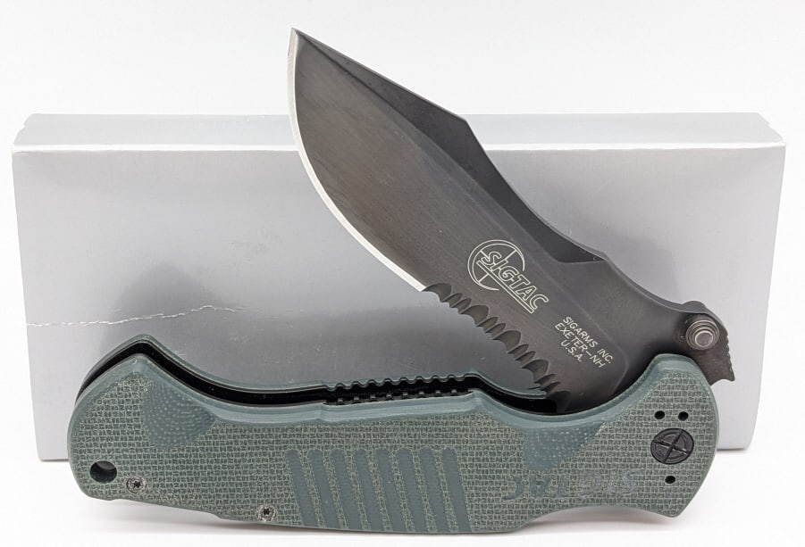 Sigtac Pterodactyl FX3PG Linerlock Folding Knife: Sigtac Pterodactyl FX3PG Linerlock Folding Knife w/ Box. Features a Dao shape blade with a perkerized finish, and black G-10 handle scales. Knife is in very nice condition with light pocket wear. Over