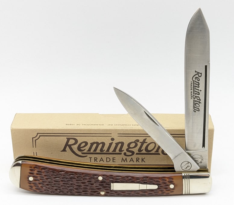 Ltd 1995 Remington Master Guide Bullet Knife: Ltd 1995 Remington Master Guide Bullet Knife R1273 w/ Box. Features delrin handle scales and is in like new condition. Overall length of 5-3/8in when closed.