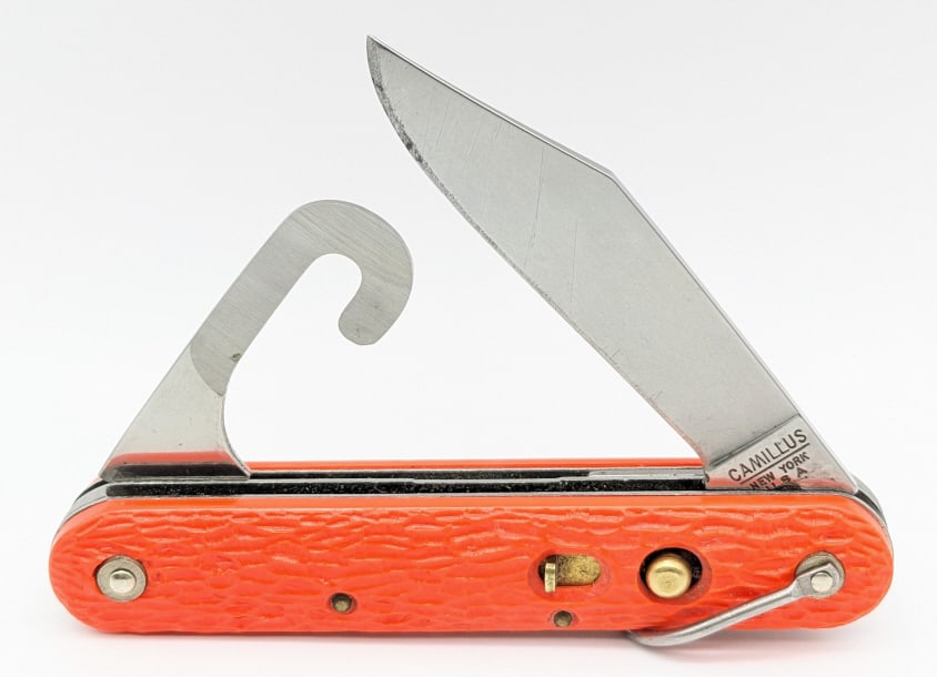 Camillus MC1 Orange Paratrooper Switchblade: Camillus MC1 Orange Paratrooper Switchblade. Knife is in very nice condition with a lightly used blade, and orange plastic handle scales. Blade spring is strong, and has very little play when open. Ov