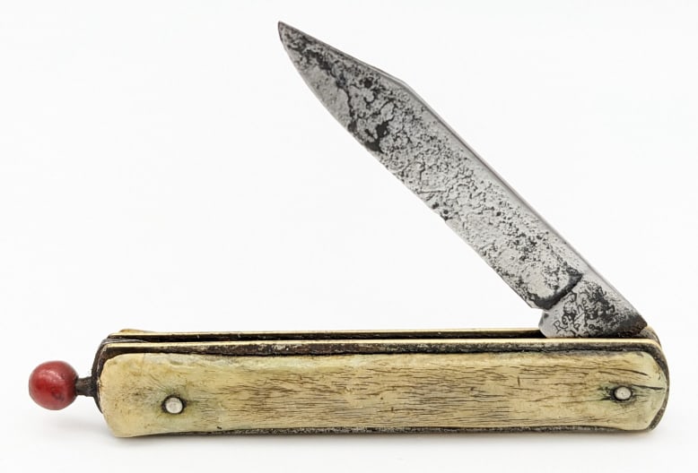 Vtg Remington R-17 Pull Release Switchblade Knife: Vtg Remington R-17 Pull Release Switchblade Knife. Knife is in used worn condition with a dark red pull ball release, worn blade with heavy pitting, and worn white plastic handle scales. Blade spring 