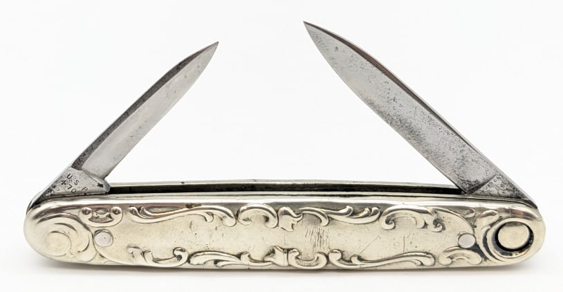 Press Button Knife Co 2 Blade Sterling Switchblade: Vtg Press Button Knife Co 2 Blade Sterling Switchblade. Knife is in nice used condition with polished blades with some pitting and material loss, and scrolled sterling silver handle scales. Both blade