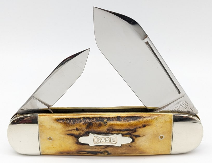 1995 Case XX Classic Stag Elephants Toe Knife: 1995 Case XX Classic Stag Elephants Toe Knife 52050. Knife is in like new condition with minimal wear from handling. Overall measures 4-1/2in when closed.