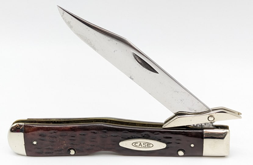 1940-64 Case XX Jig Bone Cheetah Knife 6111 1/2: 1940-64 Case XX Jig Bone Cheetah Knife 6111 1/2. Knife is in nice condition with a polished blade with light pitting, polished bolsters with some dings, and nice pocket worn jig bone handle scales. Ov