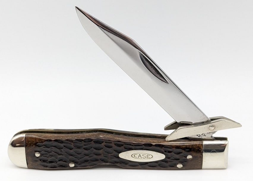 1977 Case XX Jig Bone Cheetah Knife 6111 1/2: 1975 Case XX Jig Bone Cheetah Knife 6111 1/2. Knife is in nice condition with a polished blade with light scratches from use, polished bolsters with some scuffs and dings, and nice jig bone handle sca