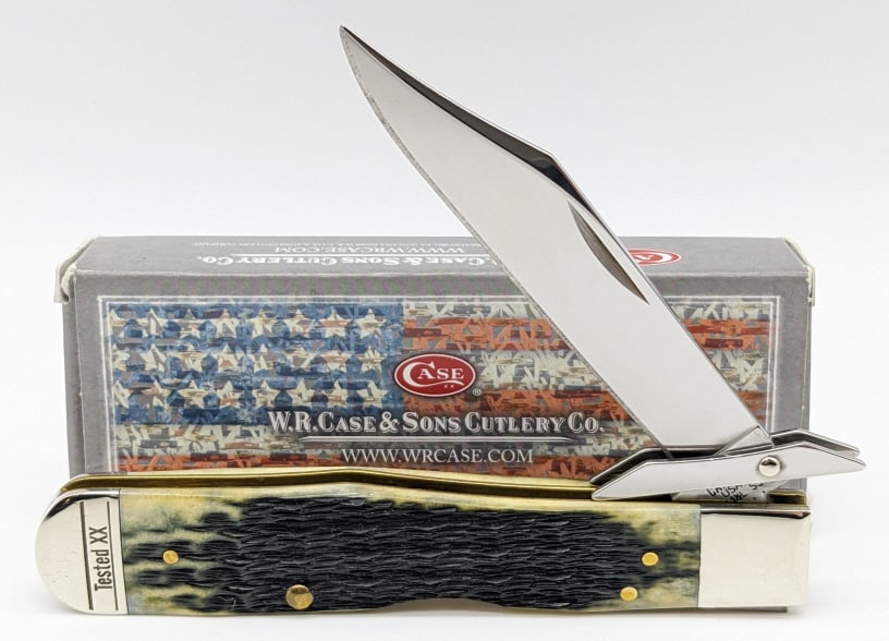 2020 Case XX Olive Green Bone Cheetah Knife w/ Box: 2020 Case XX Olive Green Bone Cheetah Knife 6111 1/2 w/ Box. Knife is in new condition with Tested XX stamped on the lower front bolster. Overall length of 4-1/2in when closed.