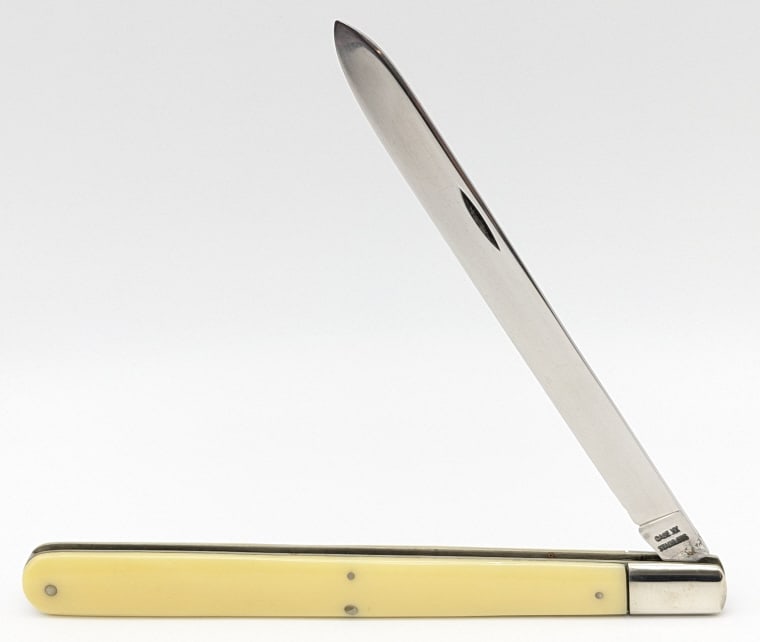 1950-64 Case XX Synth Yellow Melon Tester Knife: 1950-64 Case XX Synth Yellow Melon Tester Knife 4100. Knife is in nice condition with an unused blade, some tarnishing on the bolsters, and nice handle scales. Overall measures 5-1/2in when closed.