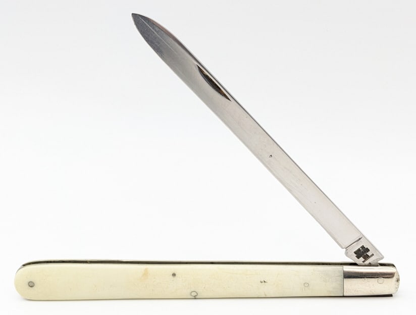 1971 Case XX Synth White Melon Tester Knife 4100: 1971 Case XX Synth White Melon Tester Knife 4100. Knife is in nice aged condition with some scratches on the blade from use, some dings and scuffs on the bolsters, and scratches and two pin cracks on