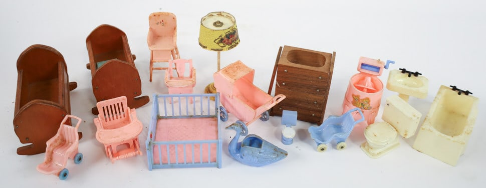Flat Of Vintage Dollhouse Furniture: Flat includes 15+ different vintage wood and plastic dollhouse furniture items. Items include strollers, tub, toilet, chest, and more.