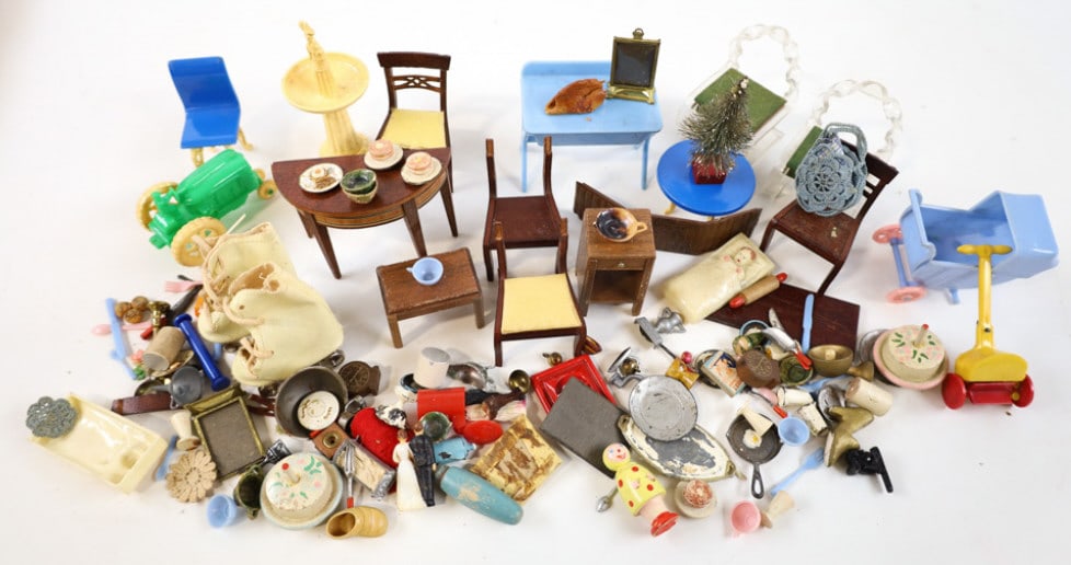 Flat Of Vintage Dollhouse Furniture & Accessories (1 of 7)