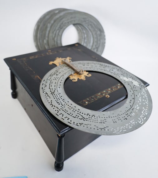 Ariosa Organette Metal Ring Player Music Box (1 of 12)