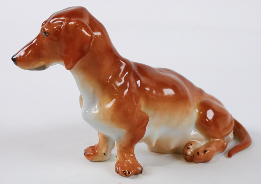 Herend Porcelain Sitting Dachshund Figurine (1 of 8)