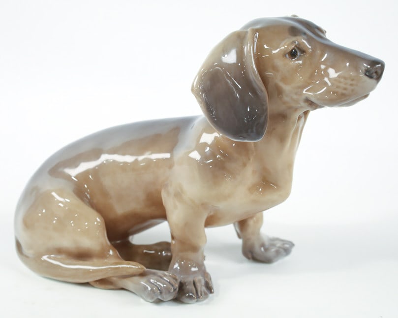 Large Royal Copenhagen Sitting Dachshund Figurine (1 of 8)