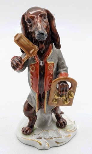 Heinz Schaubach Unterweissbach Dachshund Figurine: Beautiful German Heinz Schaubach Unterweissbach porcelain figurine featuring a Dachshund playing musical instruments. Great quality and detail, marked on the base. Measures approximately 6" tall x 2-7