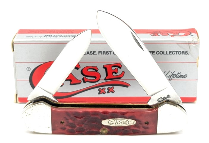 1994 Case XX Red Bone Canoe Knife 62131 w/ Box: 1994 Case XX Red Bone Canoe Knife 62131 w/ Box. Knife is in nice condition with light wear from handling. Measures 3-5/8in when closed.