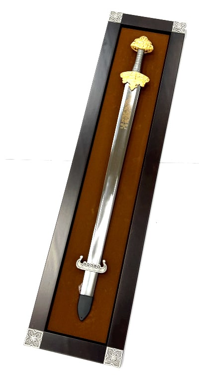 Franklin Mint The Treasure Sword of the Vikings: Franklin Mint The Treasure Sword of the Vikings. This Sword was Forged in Toledo, Spain. The Hilt and Pommel has a 24 Karat Overlay.The Sword is in Excellent Condition and Measures 38 1/2" x 4". The W