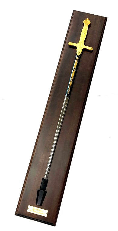 Franklin Mint Emperor Napoleon Sword: Franklin Mint Emperor Napoleon Sword. This is a Reproduction of the Ceremonial Sword of Emperor Napoleon with a Beautiful Oak Wall Display. This Sword Was Manufactured in Toledo, Spain. The Hilt is Co