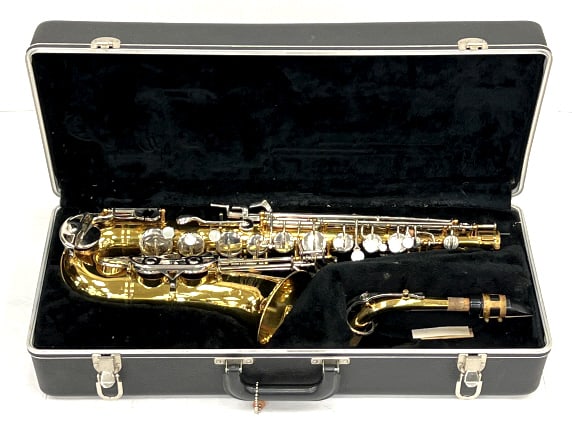 Selmer Bundy II Tenor Saxophone in Case: Selmer Bundy II Tenor Saxophone in Case. This Bundy II is in nice used condition in the original Selmer hard case. Saxophone reads Bundy II The Selmer Company. Serial number is 930301. Saxophone does