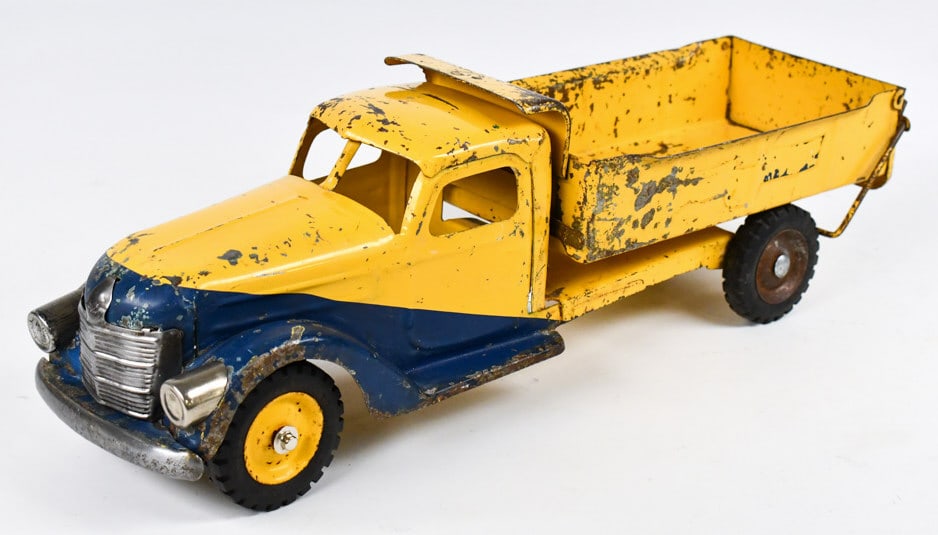 Buddy L Farm Supplies Spring Loaded Dump Truck (1 of 6)