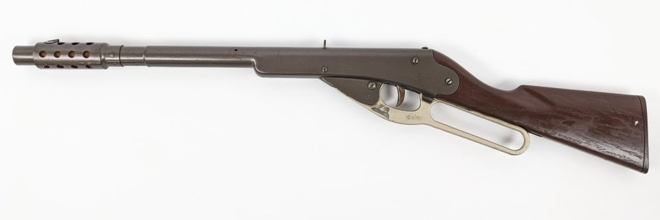 Daisy Sonic Model No. 1916 Lever Action Pop Gun: Daisy Sonic Model No. 1916 lever action pop gun. The gun is currently not working and appears to not want to hold air / pressure. Some rub marks to the lever action, cracks / breaks to the plastic sto