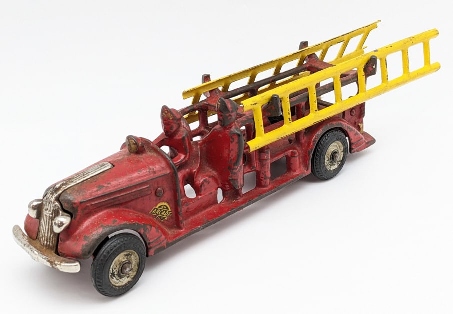 Arcade Cast Iron Fire Engine Truck (1 of 8)
