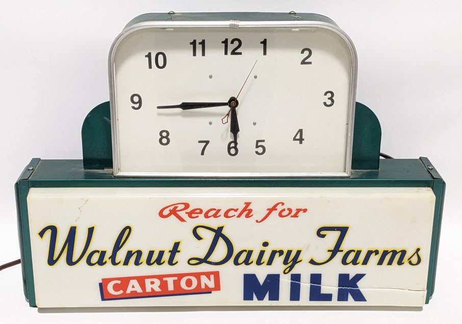Vintage Walnut Dairy Farms Adv. Lackner Clock (1 of 15)