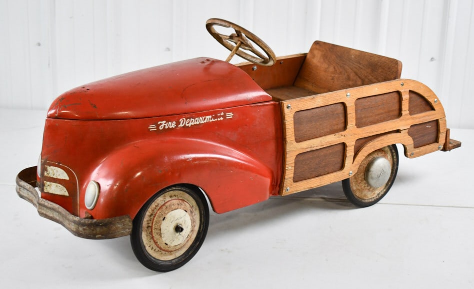 Garton Fire Department Station Wagon Pedal Car (1 of 8)