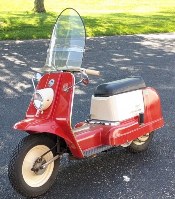 Original 1963 Harley-Davidson Topper AH Scootaway: Original1963 Harley-Davidson Topper AH Scootaway -Ran when displayed in the dealership 20+ years ago -Features the original red and white paint -Has paint wear on the footboard, some scuffs around the