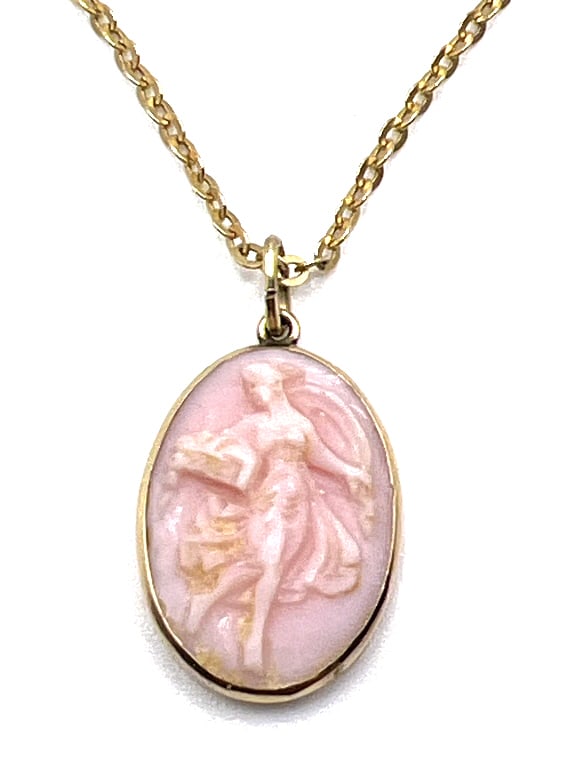 12K Yellow Gold Chain with Pink Carnelian Cameo: 12K Yellow Gold Chain with Pink Carnelian Cameo. The Chain Is Stamped 500 1 AR. The Carnelian Is A Nice Light Pink In Color. The Chain Measures 20" and The Cameo Measures 3/4". The Total Wt. Is 3.52 G