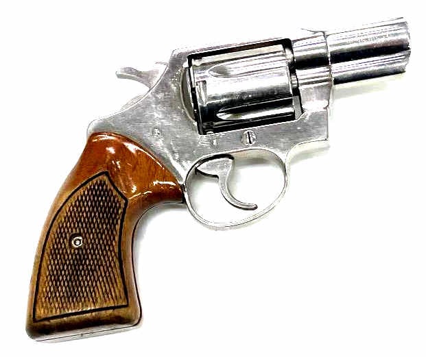 Colt Detective Special .38 Spl Six-Shot Revolver: Colt Detective Special .38 Spl Six-Shot Revolver. The Colt revolver is in very nice used condition. Barrel measures 2 inches and the bore is clean. The Colt revolver has a nickel finish. Wood grips do