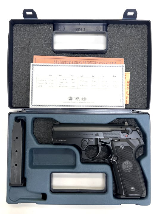 Beretta Model 8000 Cougar F .9mm Semi-Auto Pistol: Beretta Model 8000 Cougar F .9mm Semi-Auto Pistol. The Beretta Model 8000 is in like new condition. Beretta Pistol comes in the original Beretta Case. Case includes one extra magazine and paperwork. B