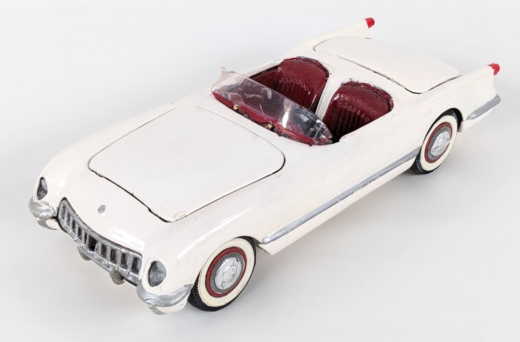 Repainted Hubley Chevrolet Corvette Convertible (1 of 11)
