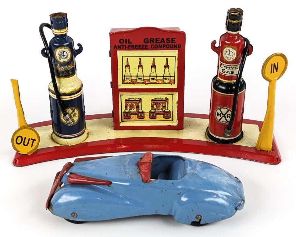 Marx Gas Pump Station w/ Car (1 of 11)