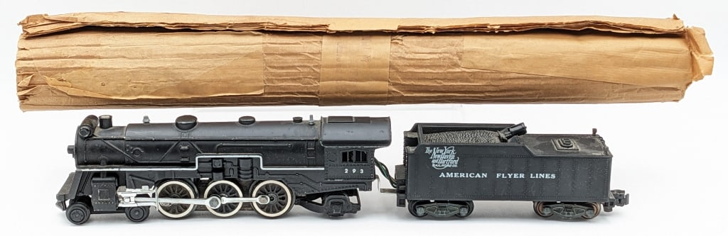 American Flyer #293 Locomotive & Tender: American Flyer S Gauge New York New Haven and Hartron 4-6-2 #293 locomotive with tender. The engine / tender come with the original cardboard wrap. Good condition with light play wear.