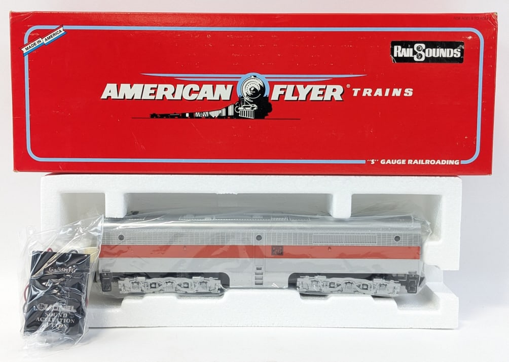 American Flyer Western Pacific B-Unit w/ Railsouds: American Flyer S Gauge Western Pacific B - Unit with railroads #48122. Good condition in the box.