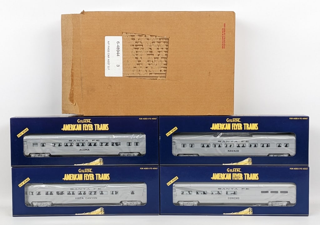 American Flyer ATSF Passenger Cars: American Flyer ATSF passenger car set. Includes 995 ATSF Railway Concho dining car, 996 ATSF Railway acoma coach, 997 ATSF Railway Navajo vista dome car, and 998 ATSF railway vista canyon observation 