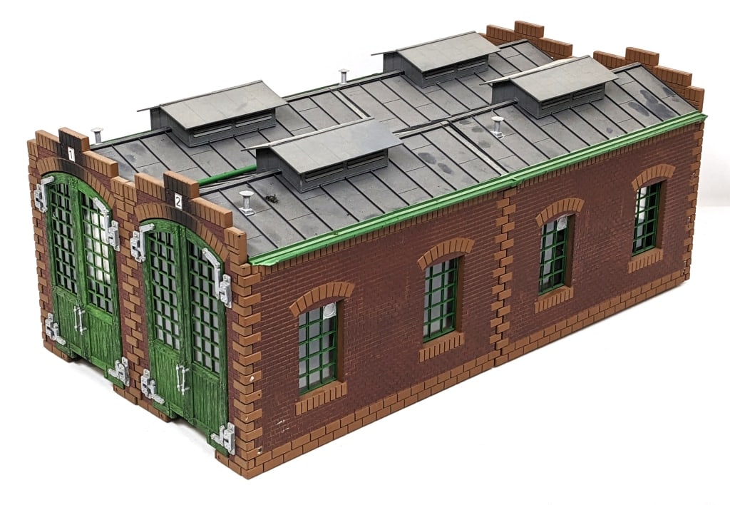 Pola G Scale Double Engine House / Shed (1 of 6)