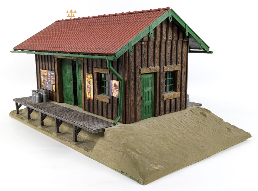 Pola G Scale Depot w/ Loading Platform (1 of 4)