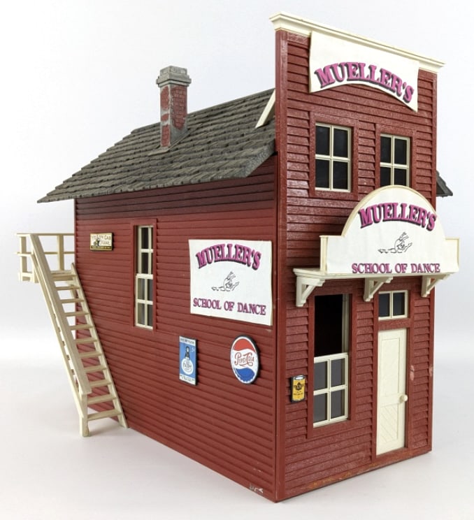 Pola G Scale Mueller's School Of Dance Building (1 of 4)