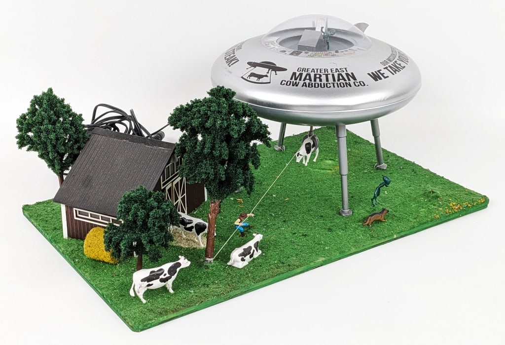 Menards O Scale Martian Cow Abduction Co. Scene (1 of 8)