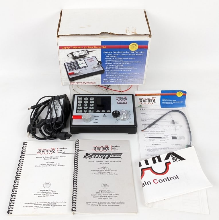 Digitrax Zephyr Express 3.0 Amp Starter Set (1 of 8)