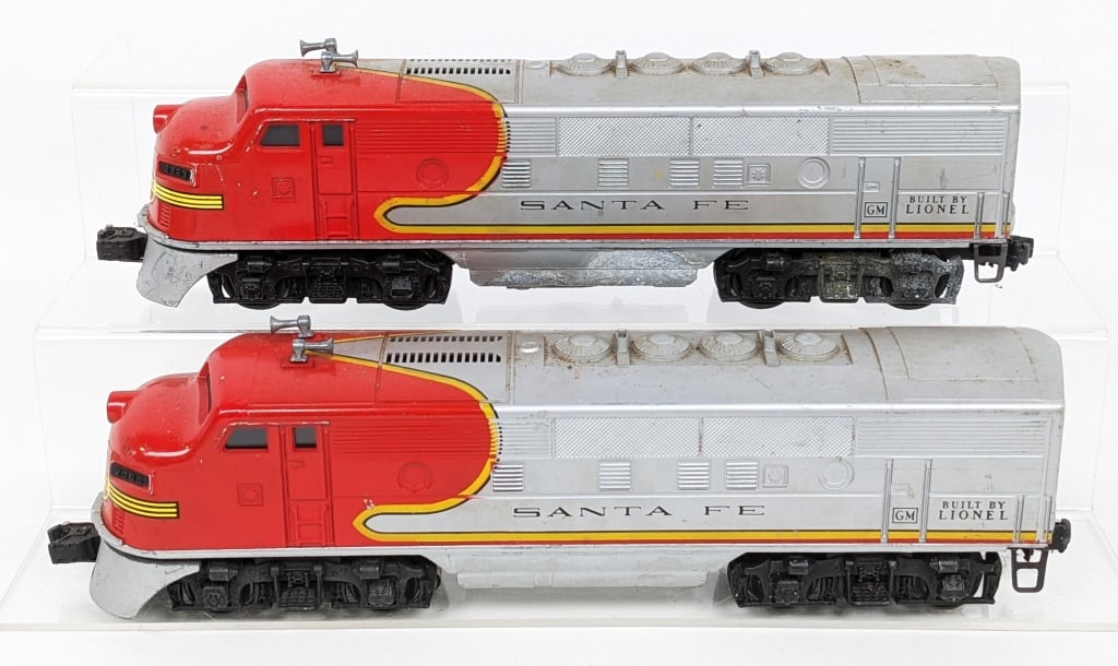 Lionel #2383 Santa Fe AA Diesel Locomotives: Lionel O Gauge #2383 Santa Fe AA diesel locomotives. Includes powered and dummy unit. Both units would improve from a detailed cleaning. The powered unit has corrosion to the base. Both have some scra