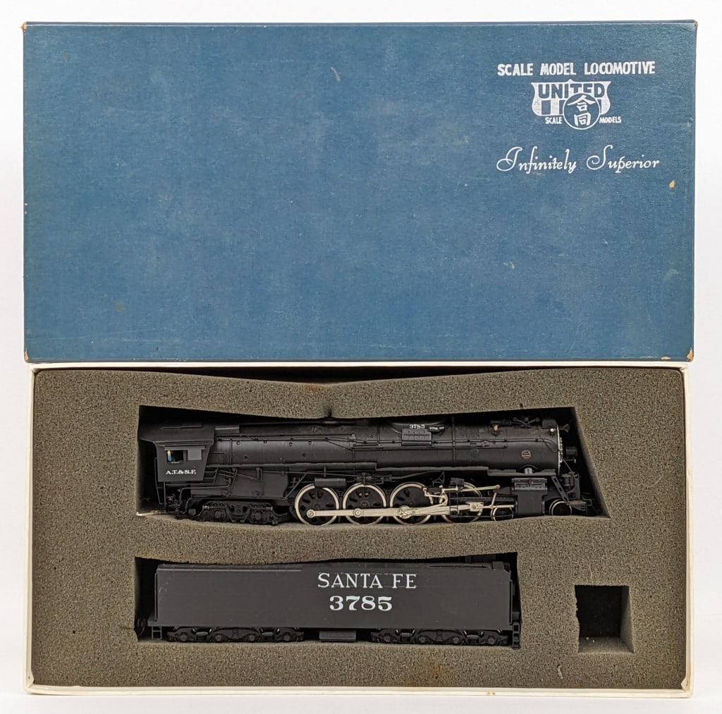 United Scale Models Sante Fe 4-8-4 Engine w Tender (1 of 6)