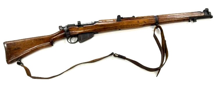 1941 British Enfield 303 Lithgow Bolt Action Rifle: 1941 British Enfield 303 Lithgow Bolt Action Rifle. The British Enfield Rifle is in very nice used condition. Barrel measures 25 3/8 inches in length. By the trigger gaurd is marked MA Lithgow SMLE 19