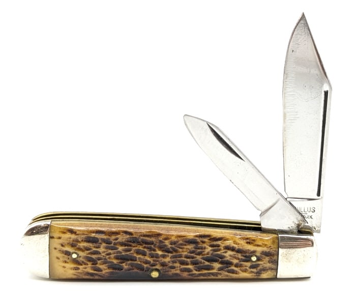 Camillus No. 12 Jigged Bone Swell End Jack Knife: Camillus No. 12 Jigged Bone Swell End Jack Knife. Knife is in good aged condition with scuffs on the bolsters, polished blades with sharpening marks, and nice bone handle scales. Overall measures 3-1/