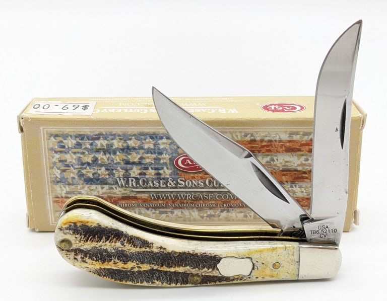 2016 Case XX Bone Stag Saddlehorn TB6.52110 w/ Box: 2016 Case XX Bone Stag Saddlehorn TB6.52110 w/ Box. Knife is in nice condition with some light carbon spotting on the blades. Overall measures 3-1/2in when closed. Ref #: 132