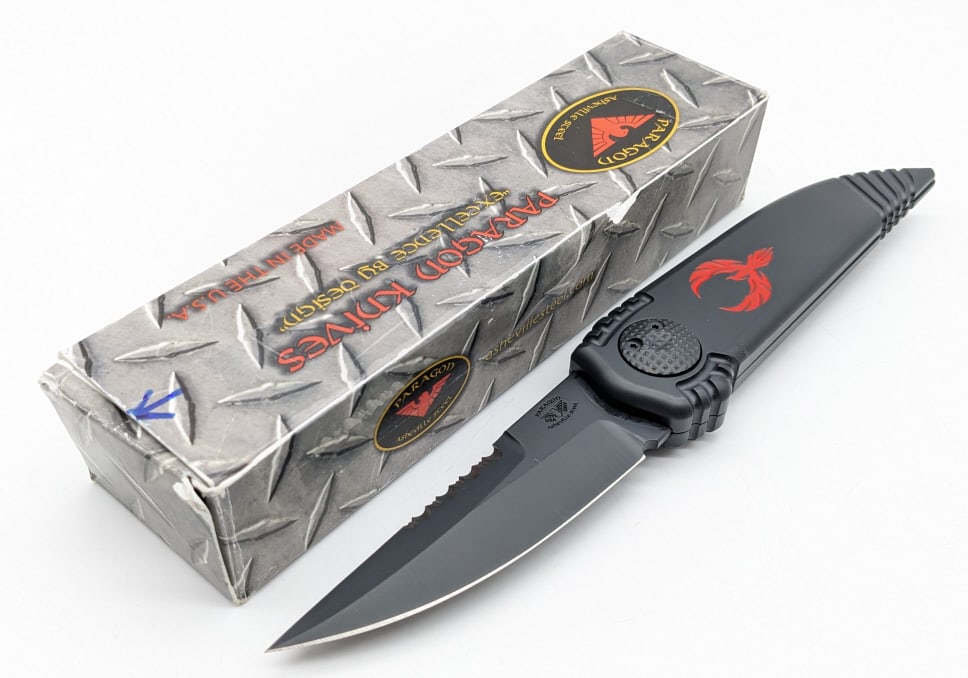 Paragon Phoenix Double Edge Clam Shell Folder (1 of 6)