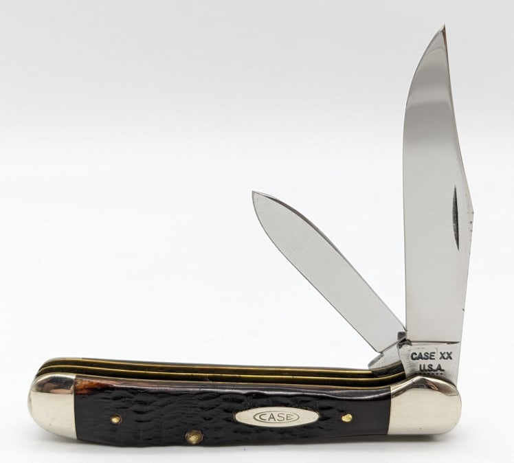 1973 Case XX Jigged Bone Copperhead Knife 6249: 1973 Case XX Jigged Bone Copperhead 6249. Knife is in very nice condition with some light carbon spots on the blades, and scuffs on the bolsters from handling. Overall measures 4in when closed. Ref #: