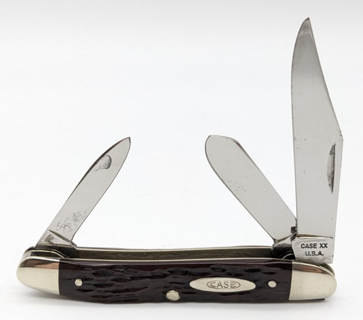 1965-69 Case XX Jigged Bone Medium Stockman 6318: 1965-69 Case XX Jigged Bone Medium Stockman 6318. Knife is in nice polished condition with light wear on the blades, and scuffs on the bolsters from handling and age. Overall measures 3-3/8in when clo