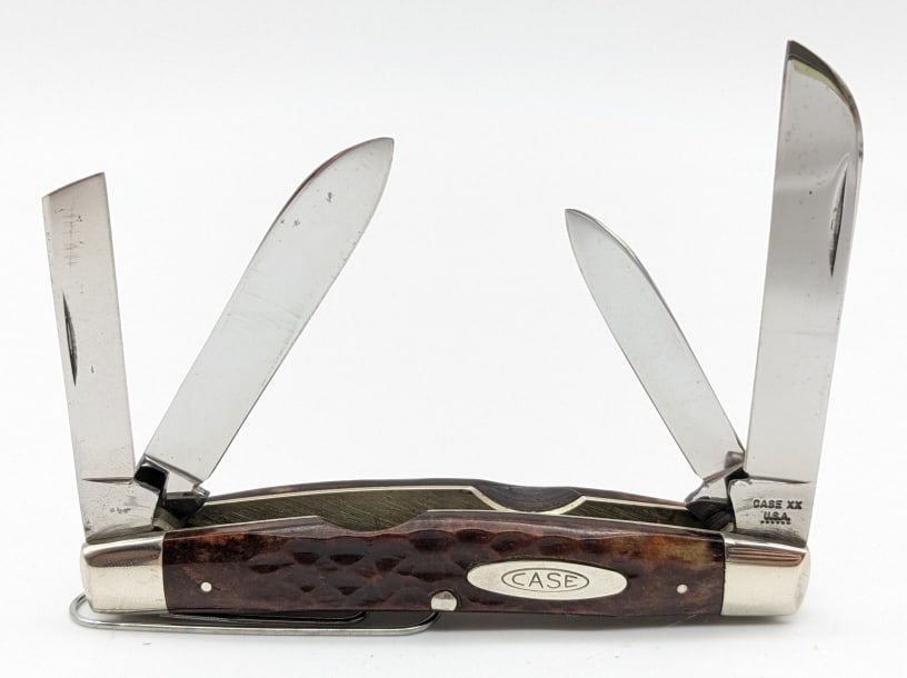 1974 Case XX Jigged Bone Congress Knife 64052: 1974 Case XX Jigged Bone Congress 64052. Knife is in very nice condition with a few light carbon spots on the blades, and some light scuffs on the bolsters from handling. Overall measures 3-5/8in when