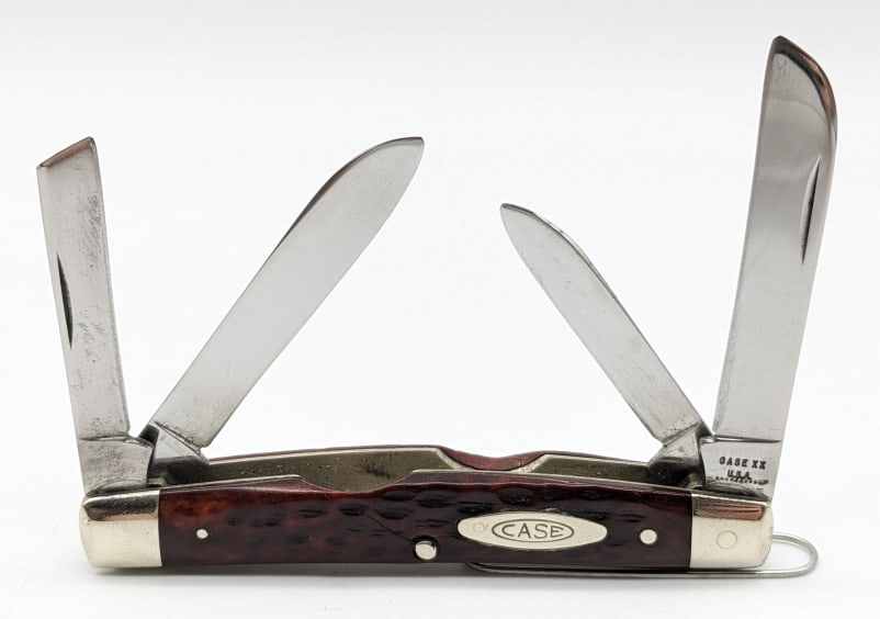 1970 Case XX Jigged Red Bone Congress Knife 64052: 1970 Case XX Jigged Red Bone Congress 64052. Knife is in fair polished condition with material loss and wear on the blades from use, scuffs and dings on the bolsters from handling, and a large pin cra